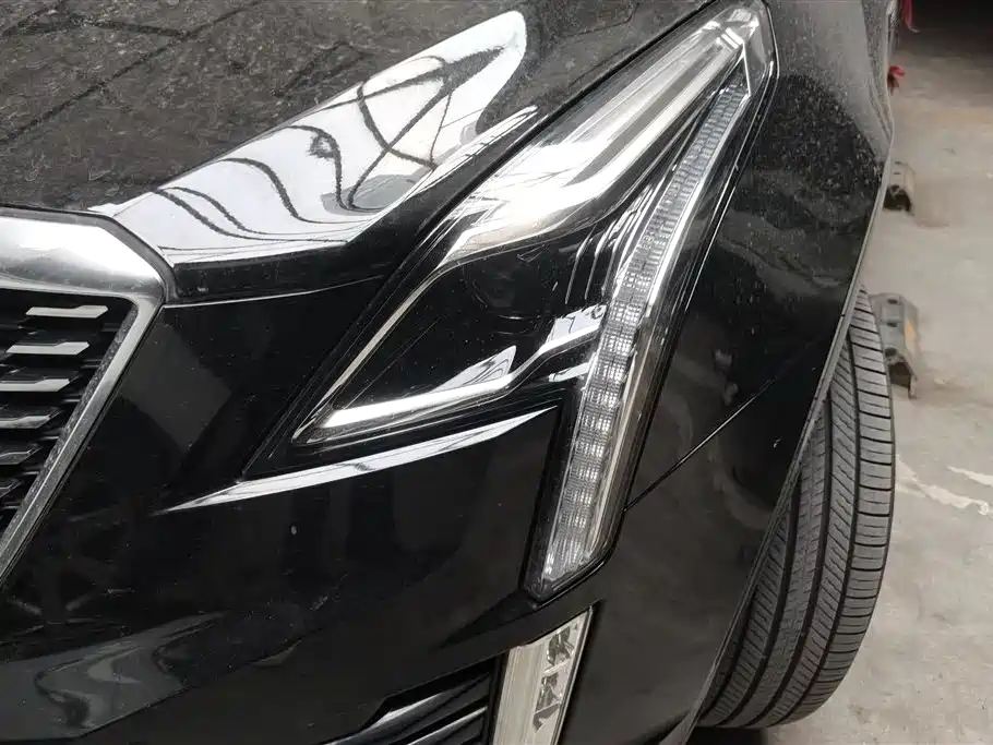 CADILLAC XT5