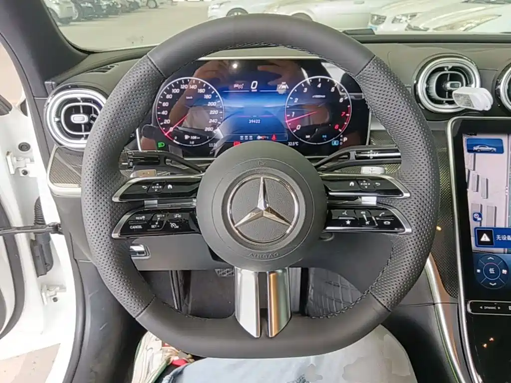 صورة 11 - Mercedes-Benz C-Class