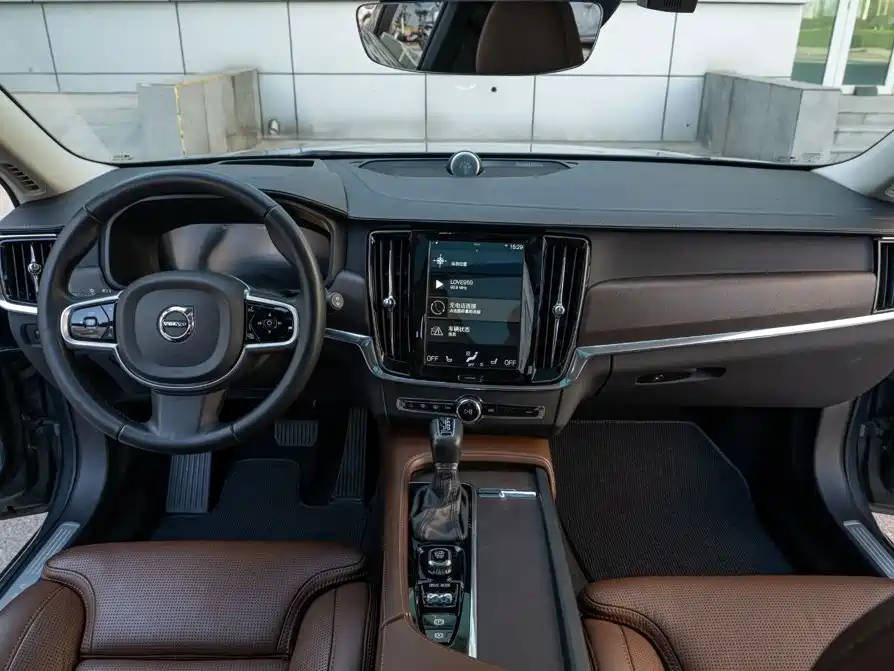 صورة 5 - Volvo V90
