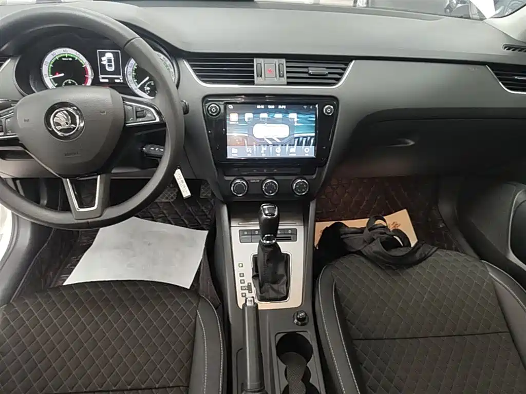 Škoda Octavia 2019 1.5L Automatic Luxury Edition фото 13