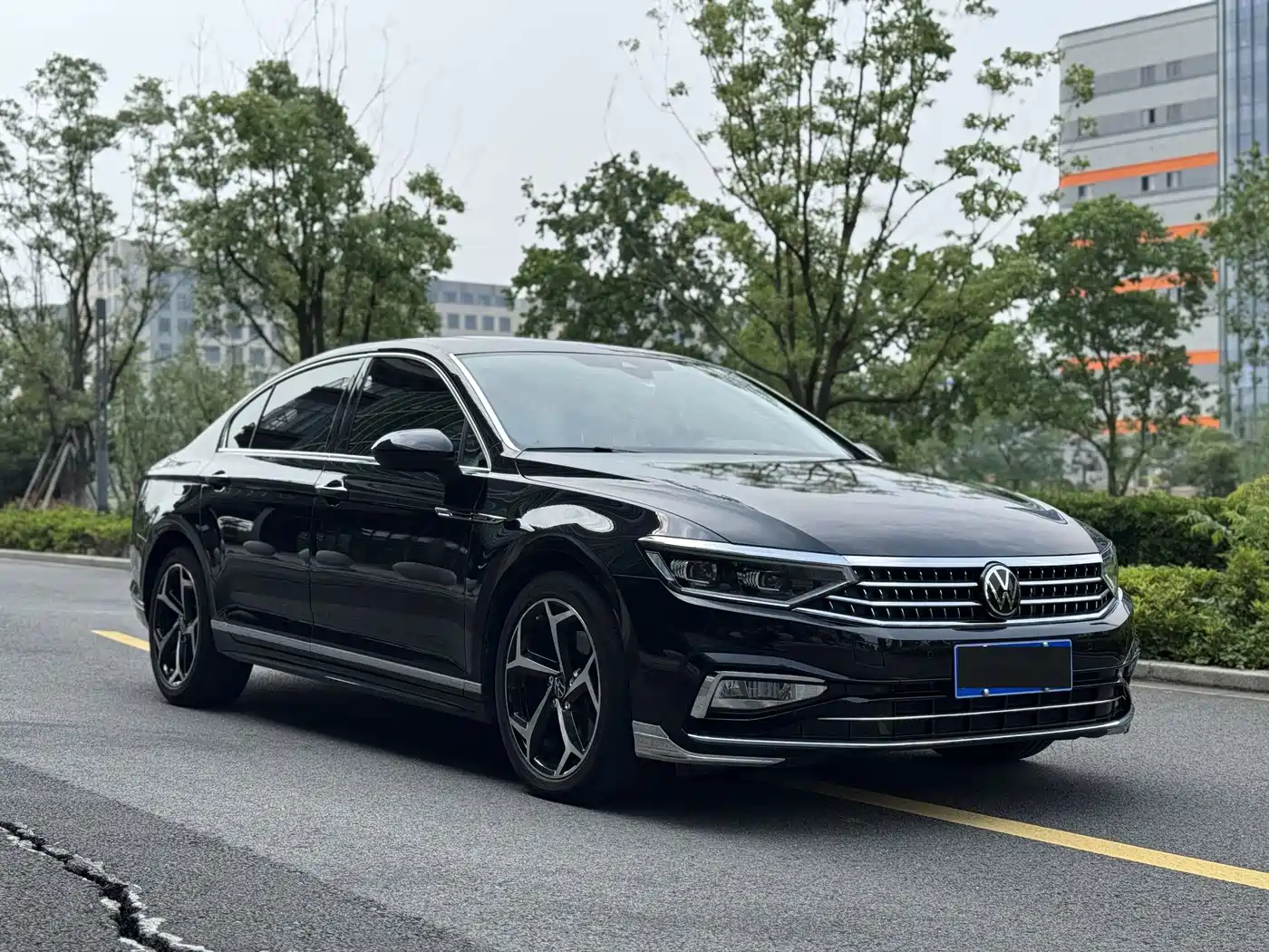 Volkswagen Magotan 2023 Model 2 Million Commemorative Edition 330TSI DSG Luxury фото 3
