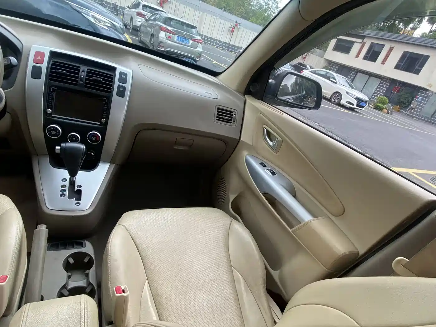 Hyundai Tucson 2013 2.0L Automatic 2WD Comfort фото 18