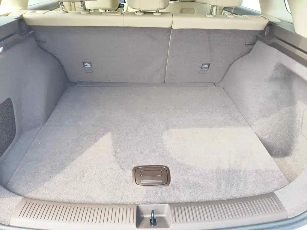 Photo 5 - Shangjie SUV