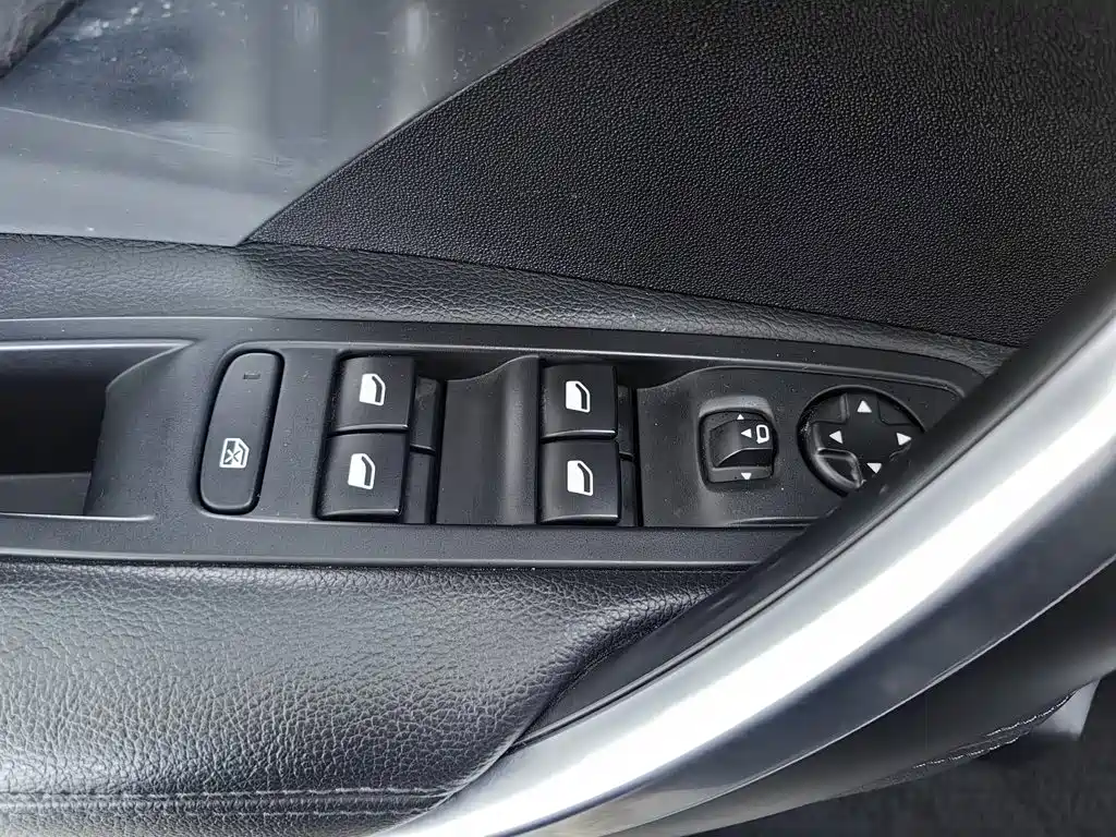 DS 6 2015 2014 1.6T Luxury Edition THP160