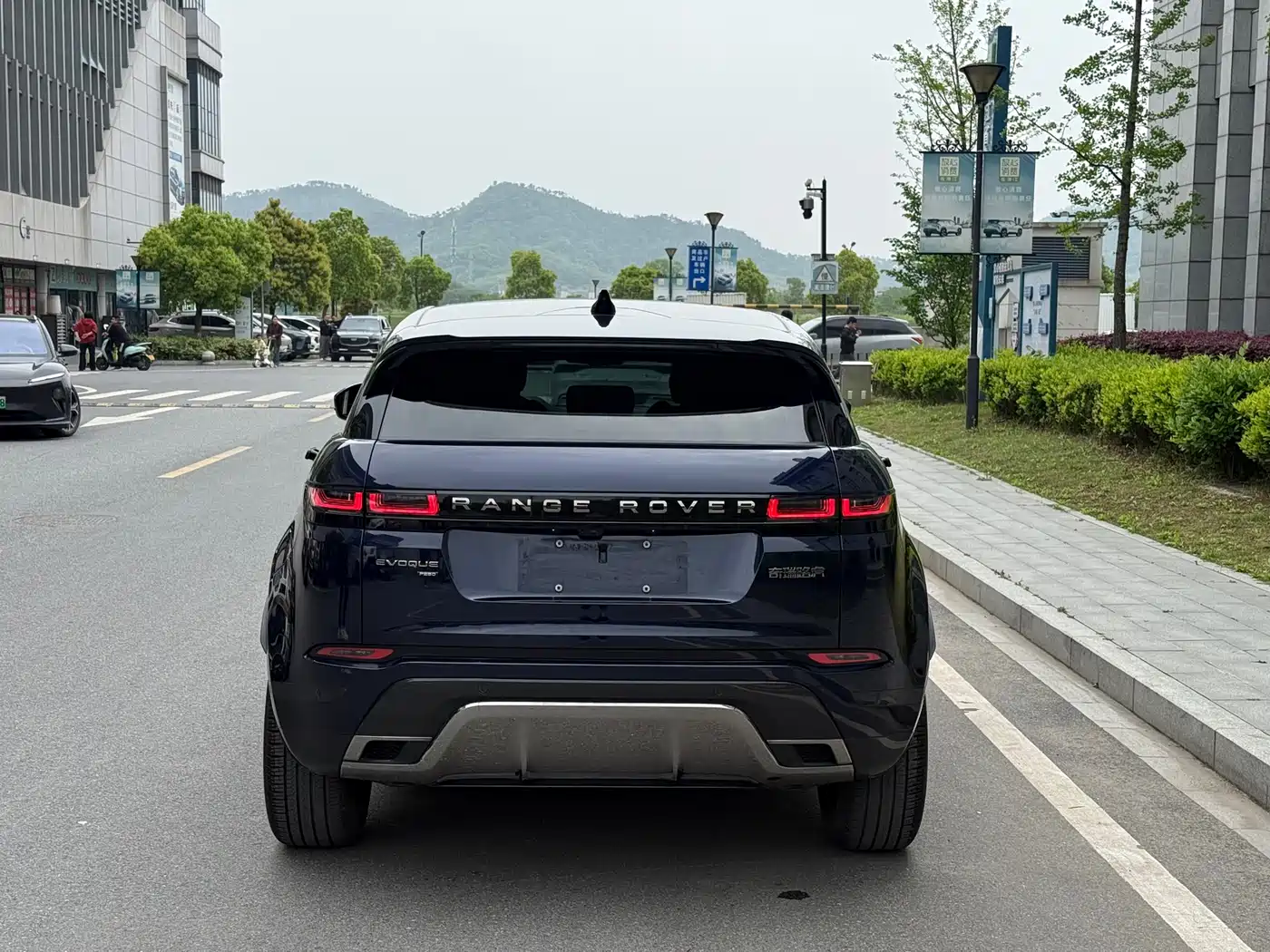 Land Rover Range Rover Evoque 2021 Range Rover Evoque L 249PS R-Dynamic SE Luxury Edition фото 6
