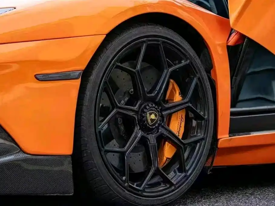 Lamborghini Aventador 2011 LP 700-4 фото 7