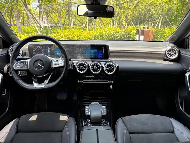 Mercedes-Benz A-Class 2023 A 200 L Fashion — фото 4