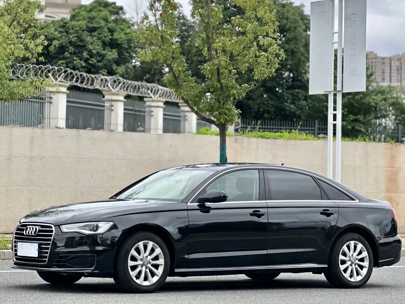 Фото 1 - Audi A6L