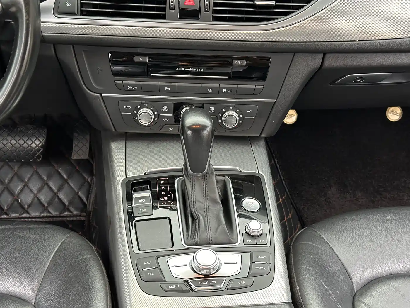 Фото 15 - Audi A6L