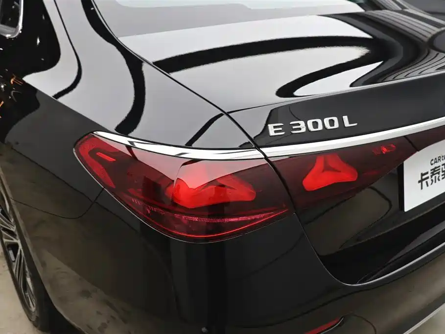 Mercedes-Benz E-Class фото 27