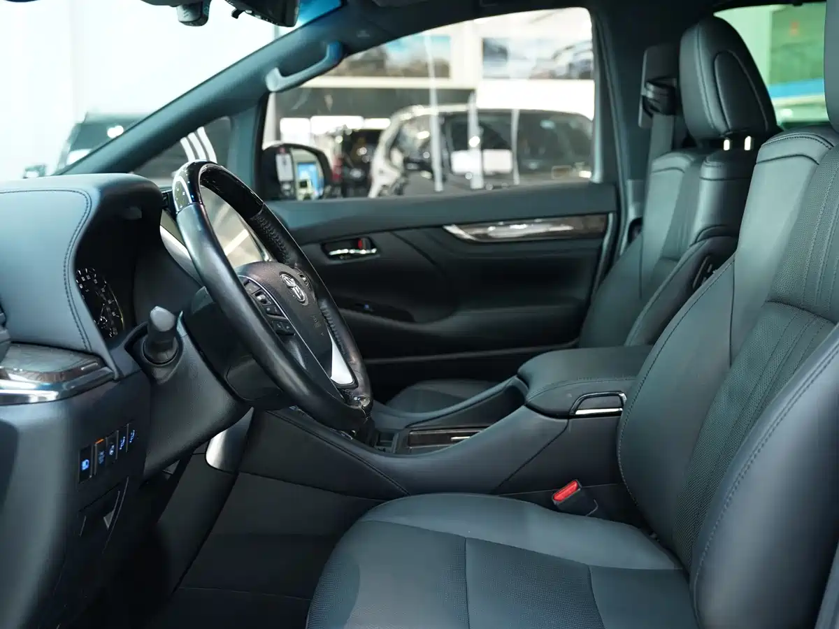 Toyota Vellfire 2020 Twin Engine 2.5L HV Premium Edition фото 4
