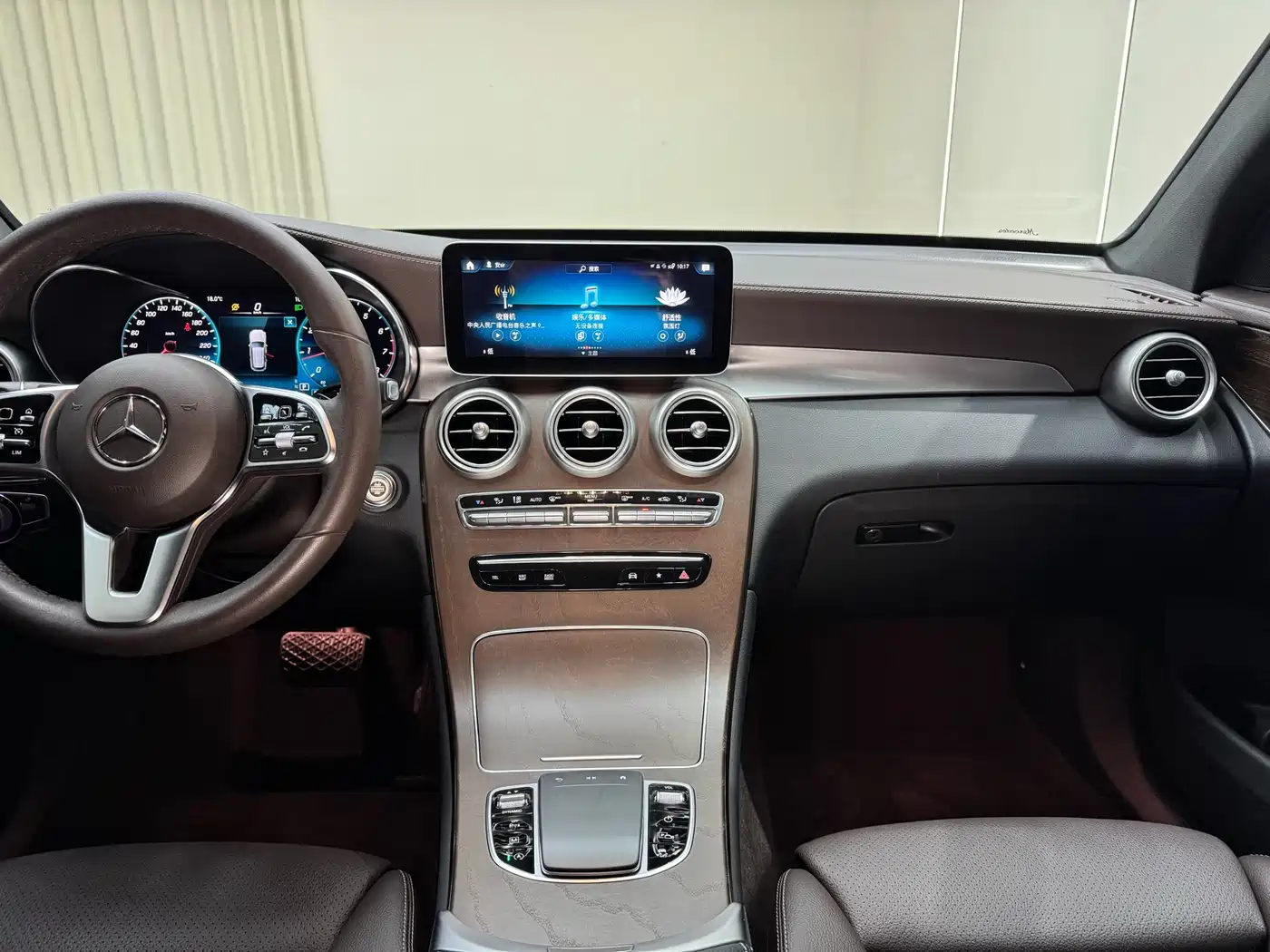 Mercedes-Benz GLC 2022 Model GLC 260 L 4MATIC Luxury Edition фото 30
