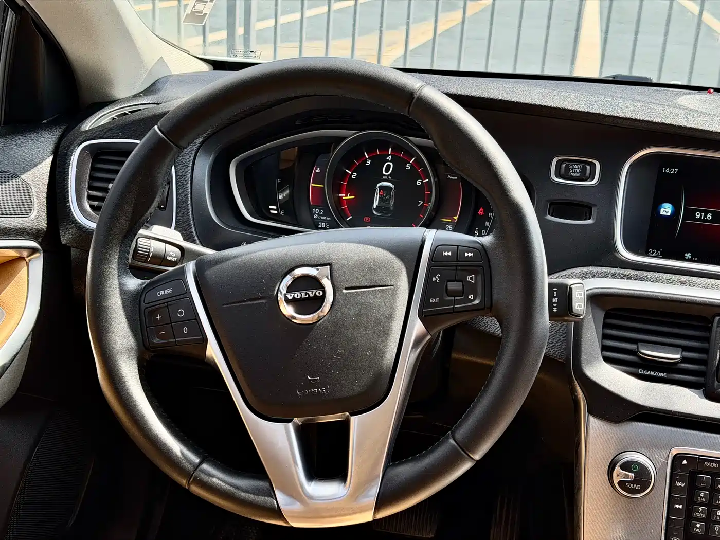Volvo V40 2017 2017 T3 R-Design