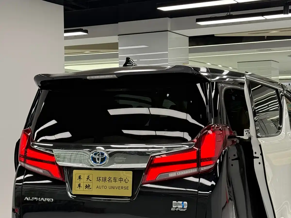Toyota Alphard 2021 Hybrid 2.5L Luxury фото 20
