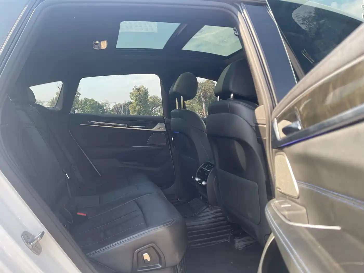BMW 6 Series GT 2020 630i M Sport Package фото 10