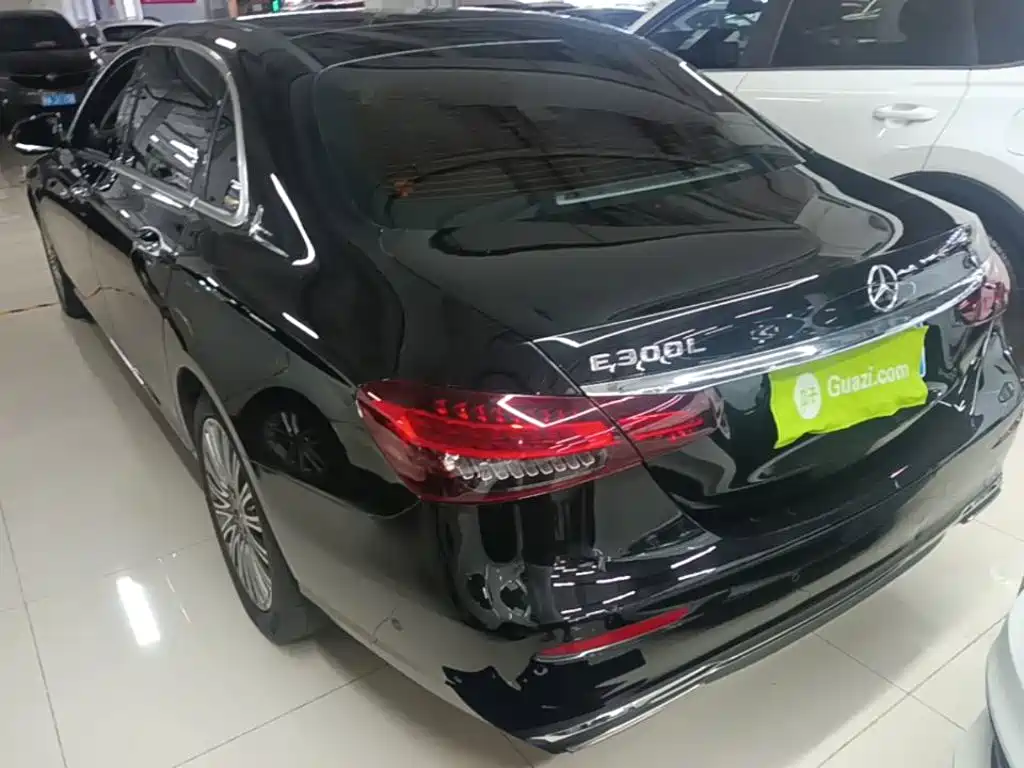 Фото 5 - Mercedes-Benz E-Class