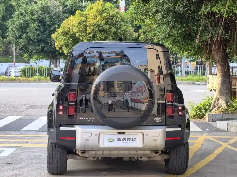 Land Rover Defender 2020 Model 110 P400 SE фото 13