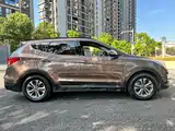 Photo 4 - Hyundai Santa Fe