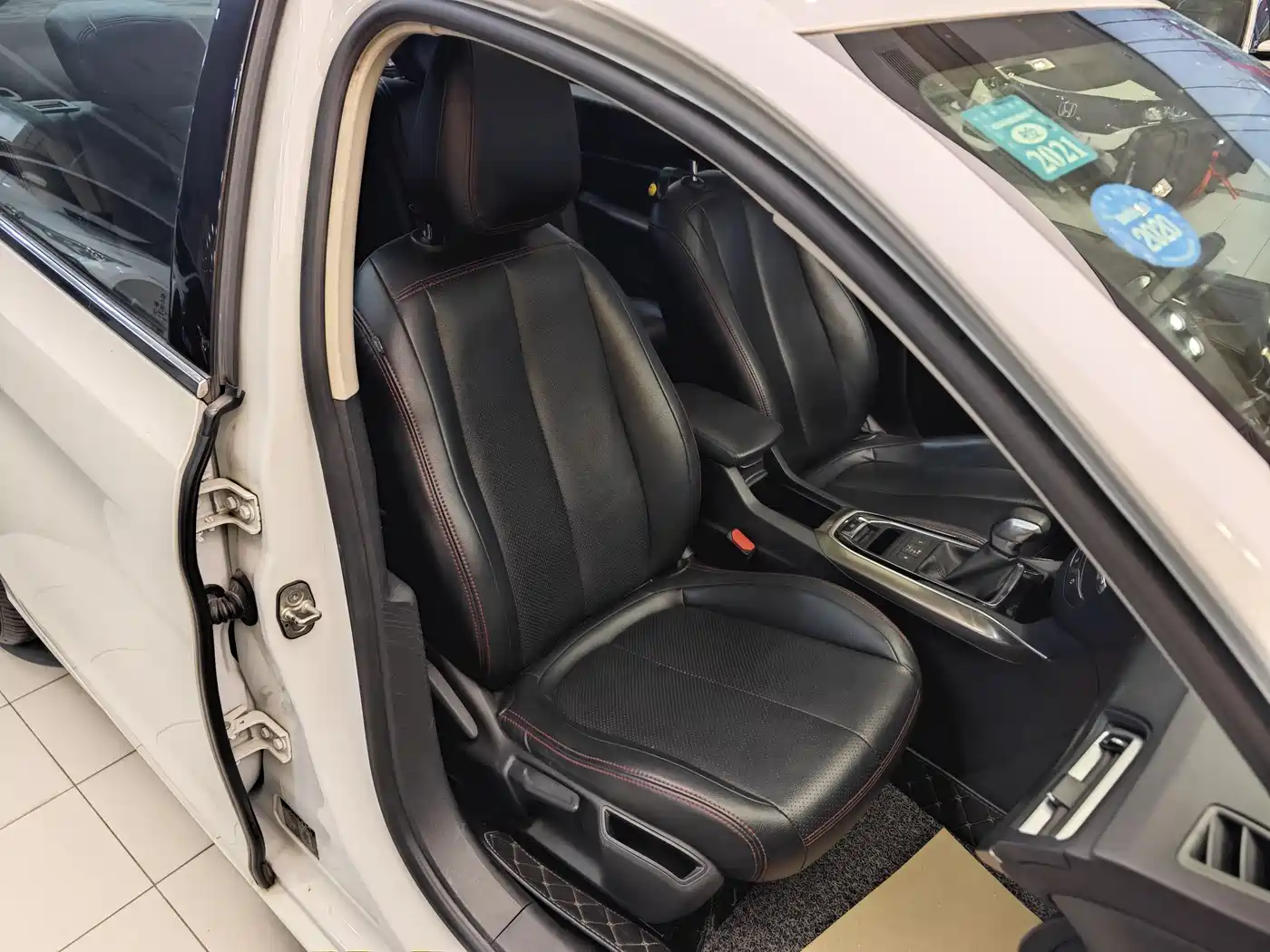 Peugeot 408 2016 1.6T Automatic Luxury Edition фото 31