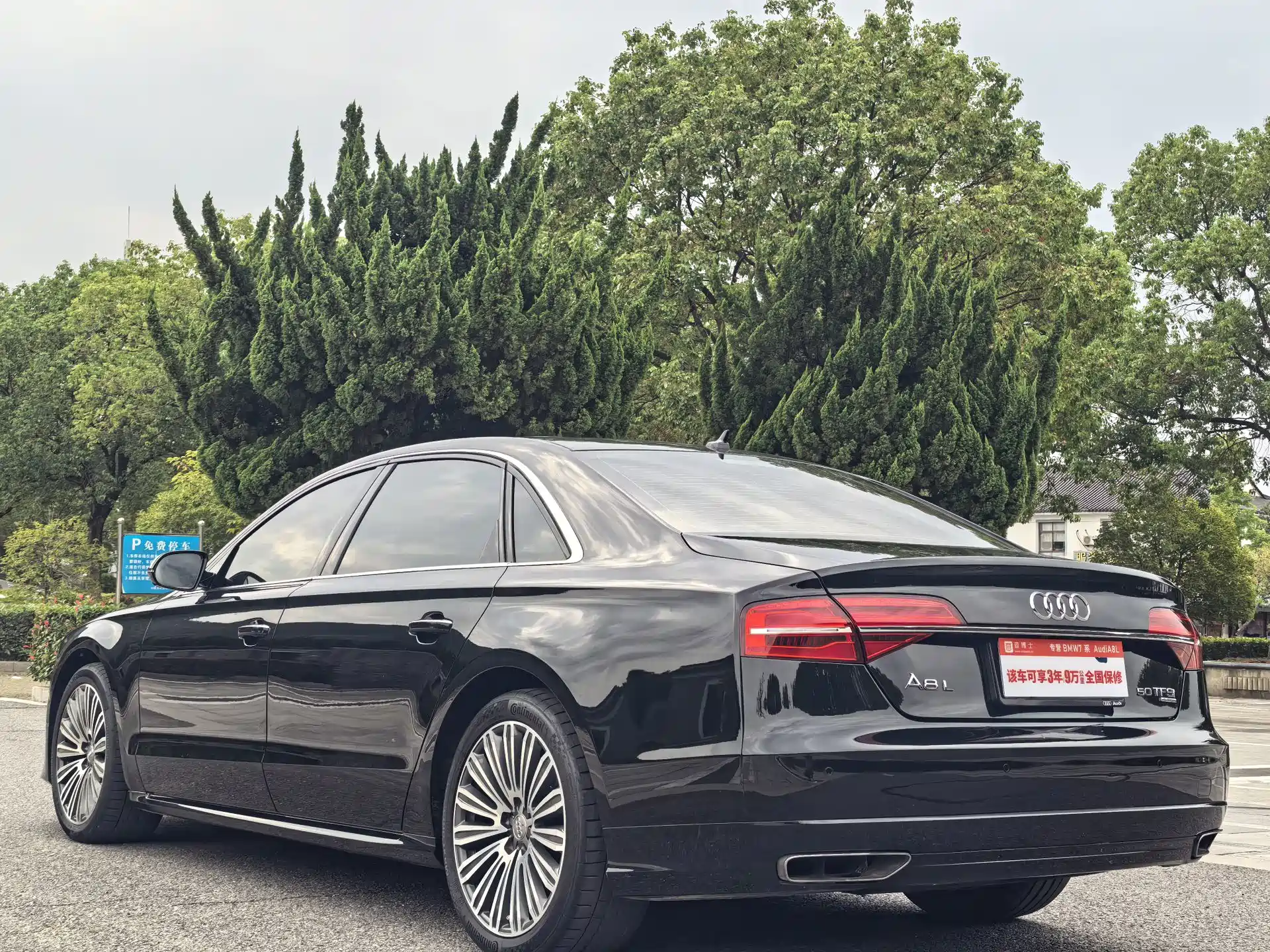 Photo 4 - Audi A8