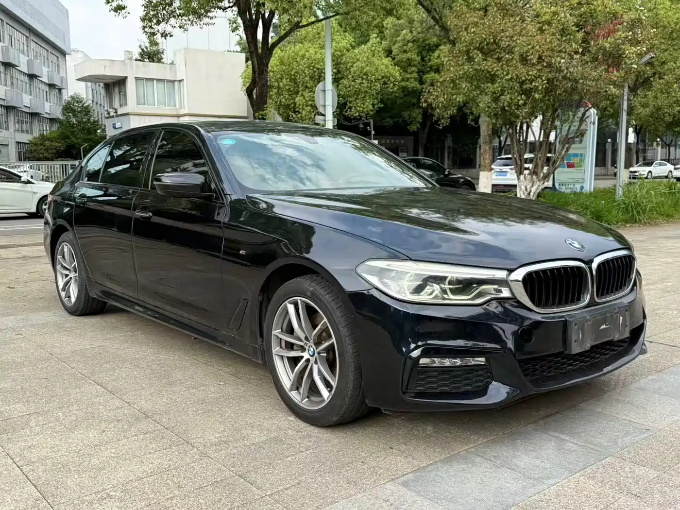 BMW 5 Series 2018 525Li M Sport Package фото 3