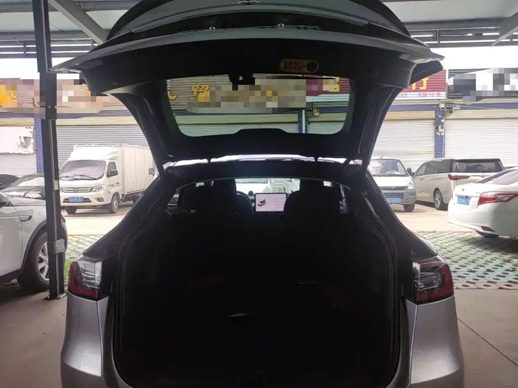 Фото 18 - Tesla Model Y