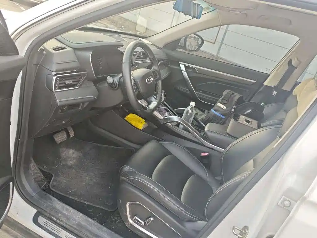 Фото 3 - Geely Atlas