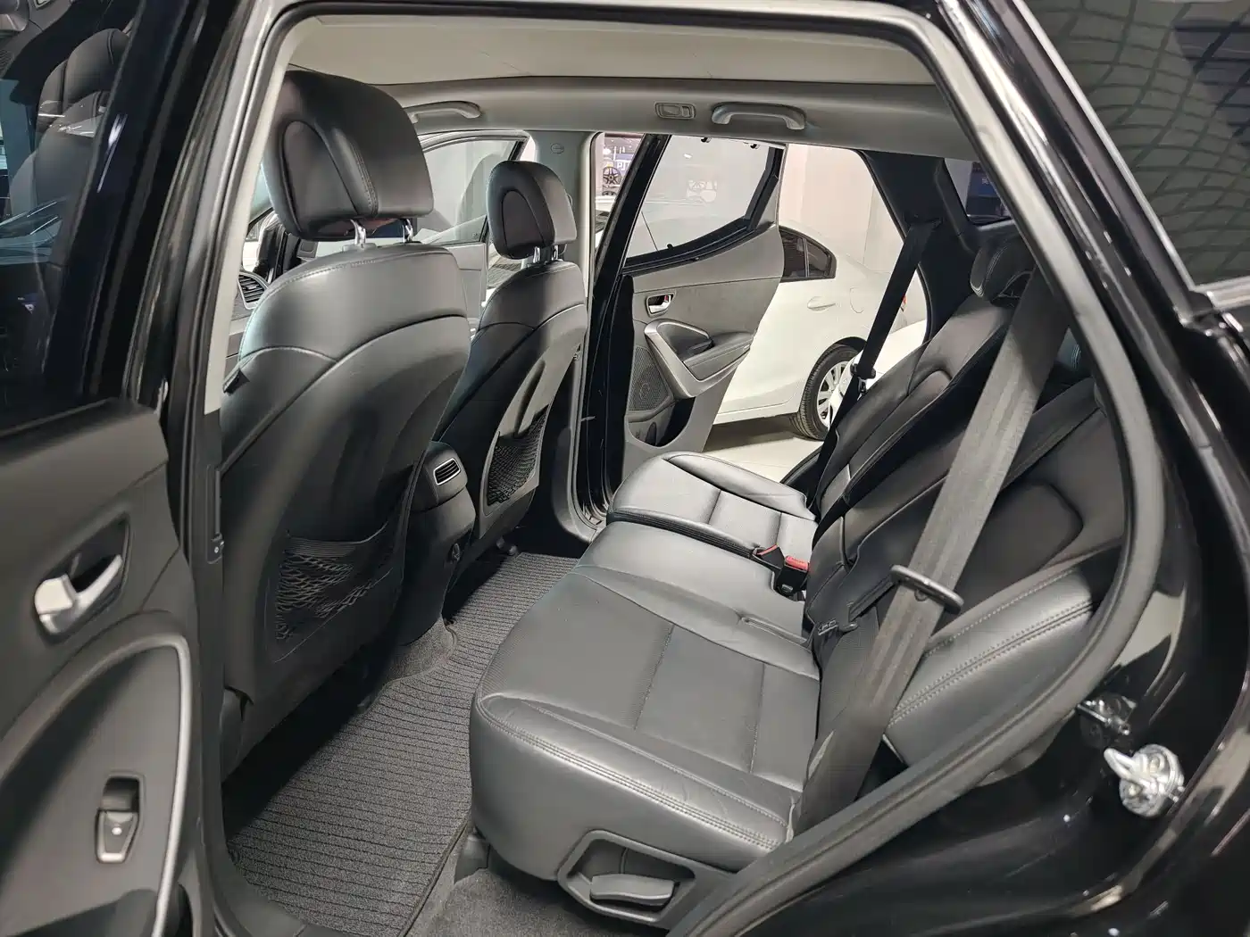 Hyundai Santa Fe 2015 2.0T Automatic 2WD Smart 5-Seater фото 6