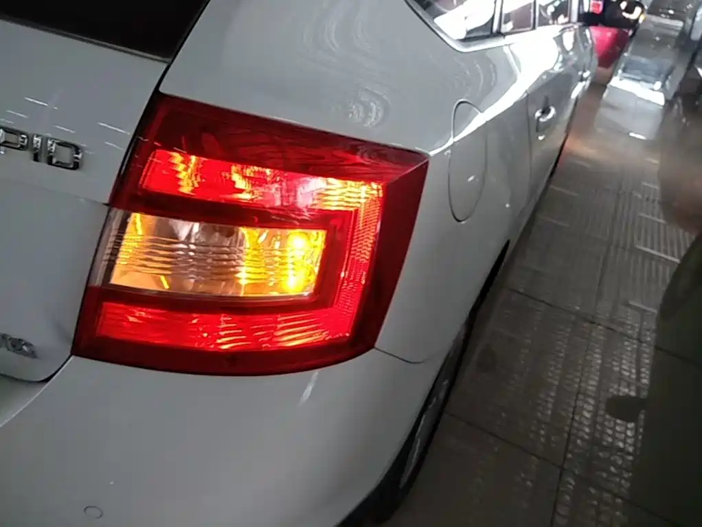 صورة 8 - Škoda Skoda Rapid Spaceback