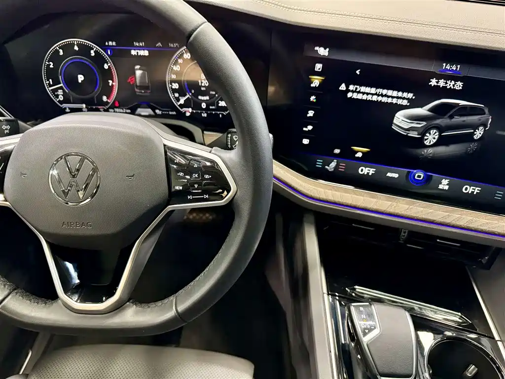 Volkswagen Touareg 2023 3.0TSI R-Line Black Sports Package фото 23