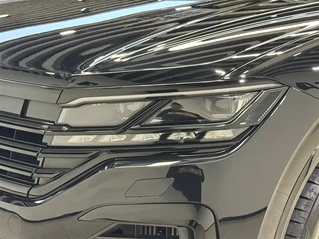 Volkswagen Touareg 2023 3.0TSI R-Line Black Sports Package фото 8