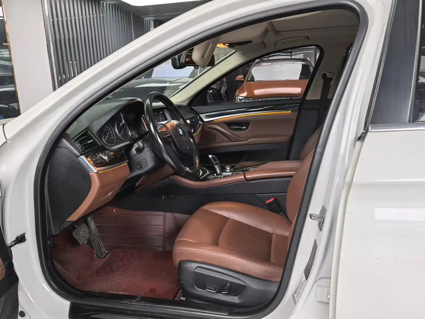 BMW 5 Series 2014 525Li Leading фото 5