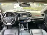 Photo 8 - Toyota Highlander