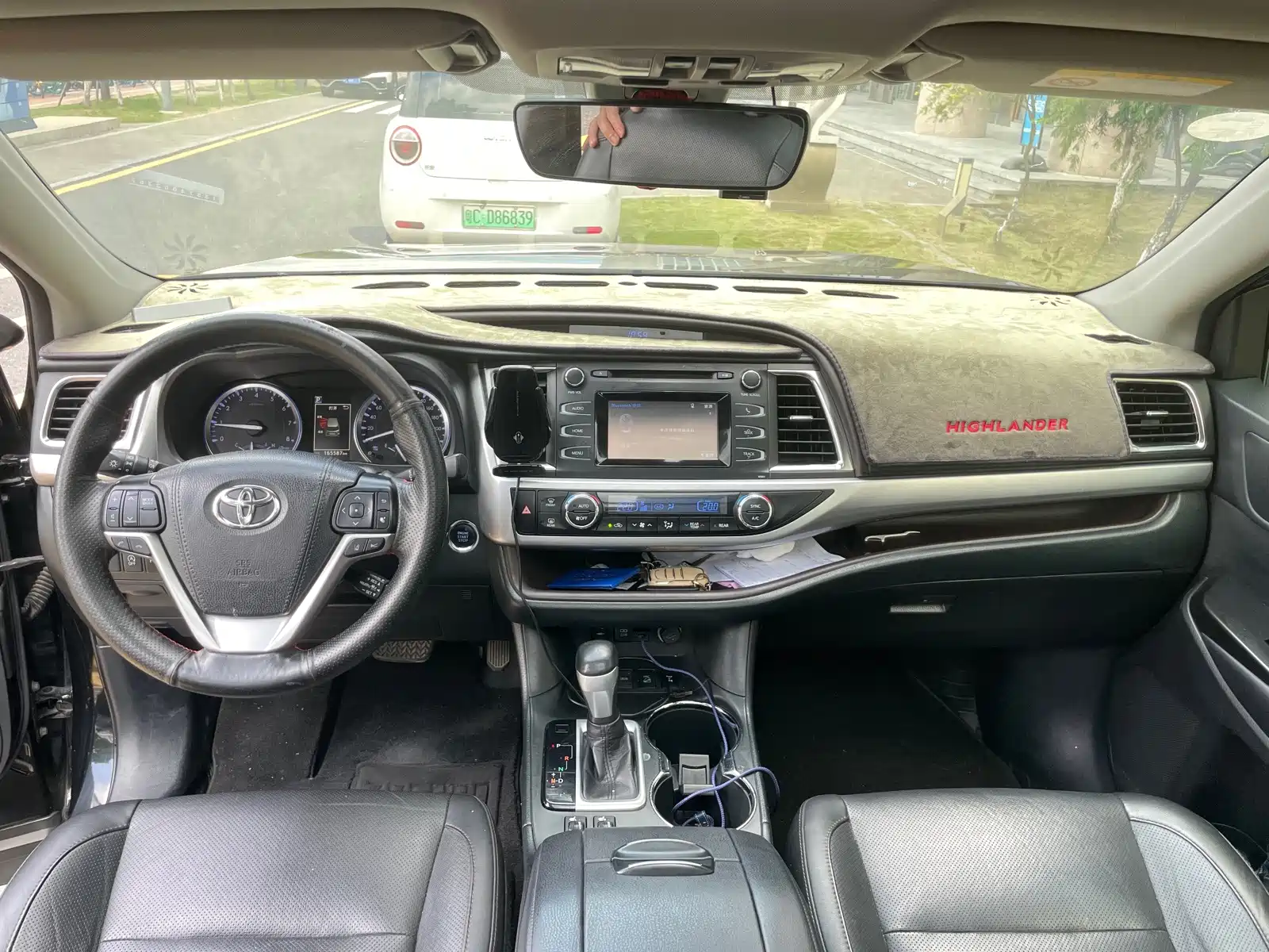 Photo 8 - Toyota Highlander