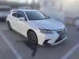 Photo 3 - Lexus CT
