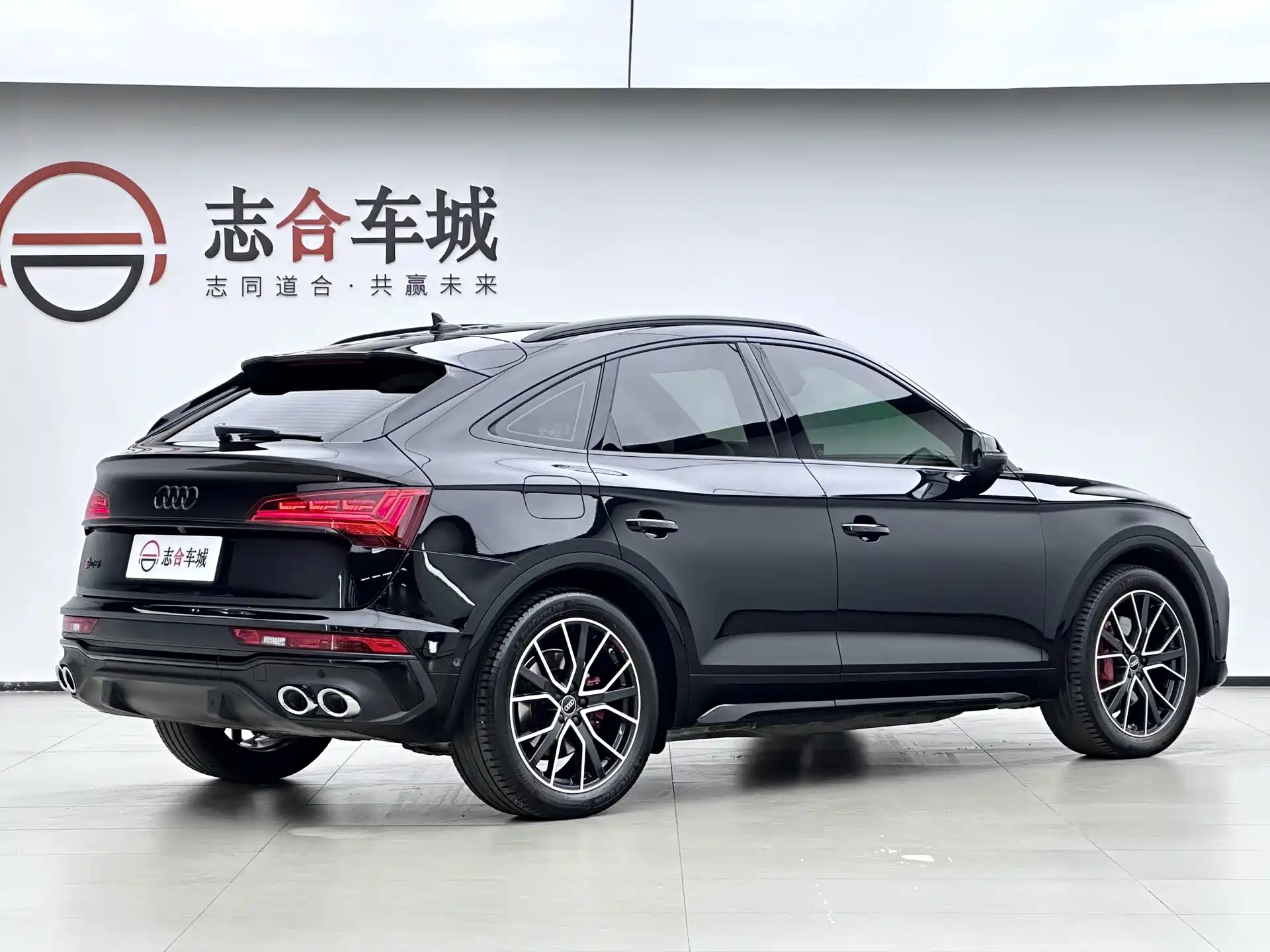Photo 4 - Audi SQ5