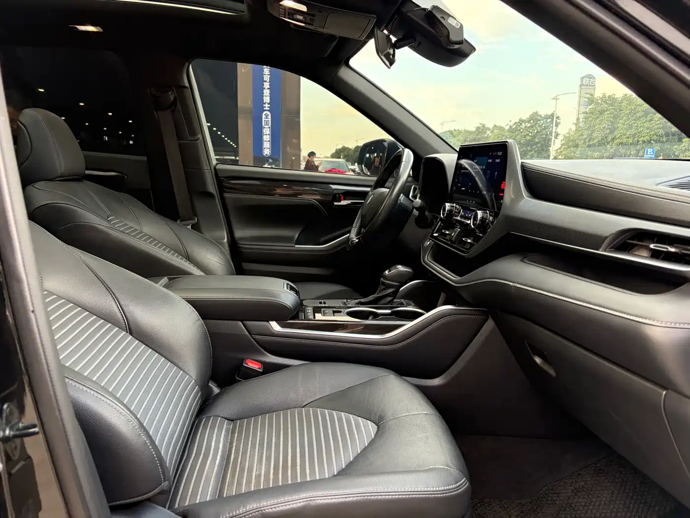 Toyota Crown Kluger 2023 2.5L HEV AWD Premium Edition фото 10