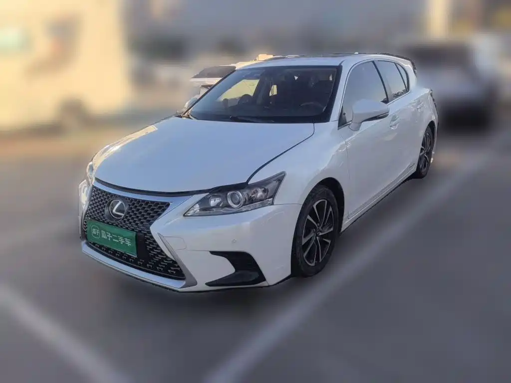 Photo 1 - Lexus CT