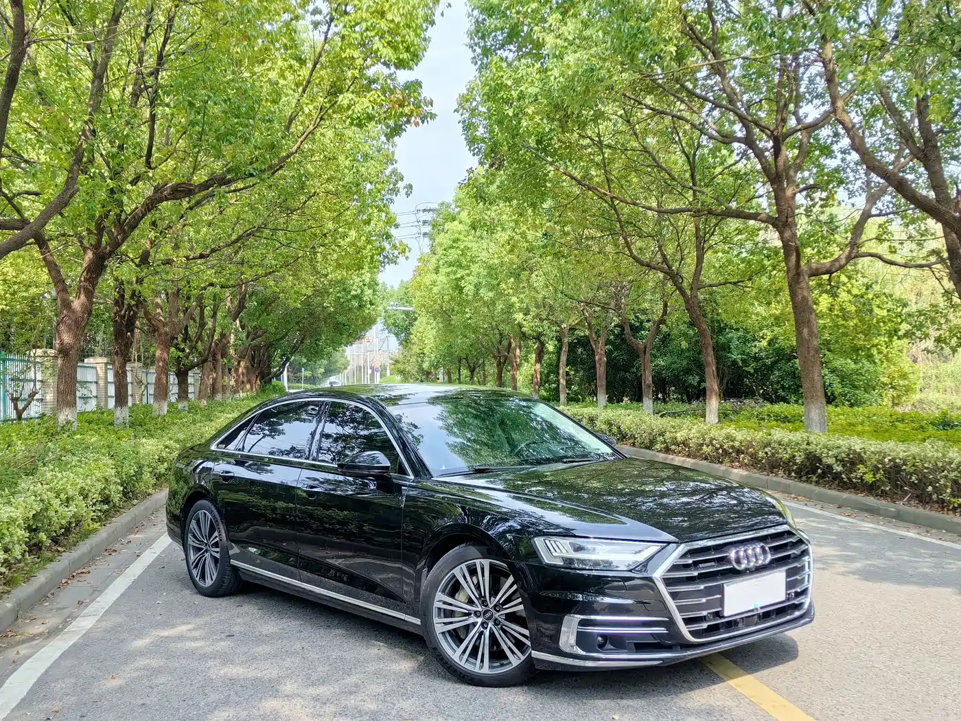 Фото 3 - Audi A8