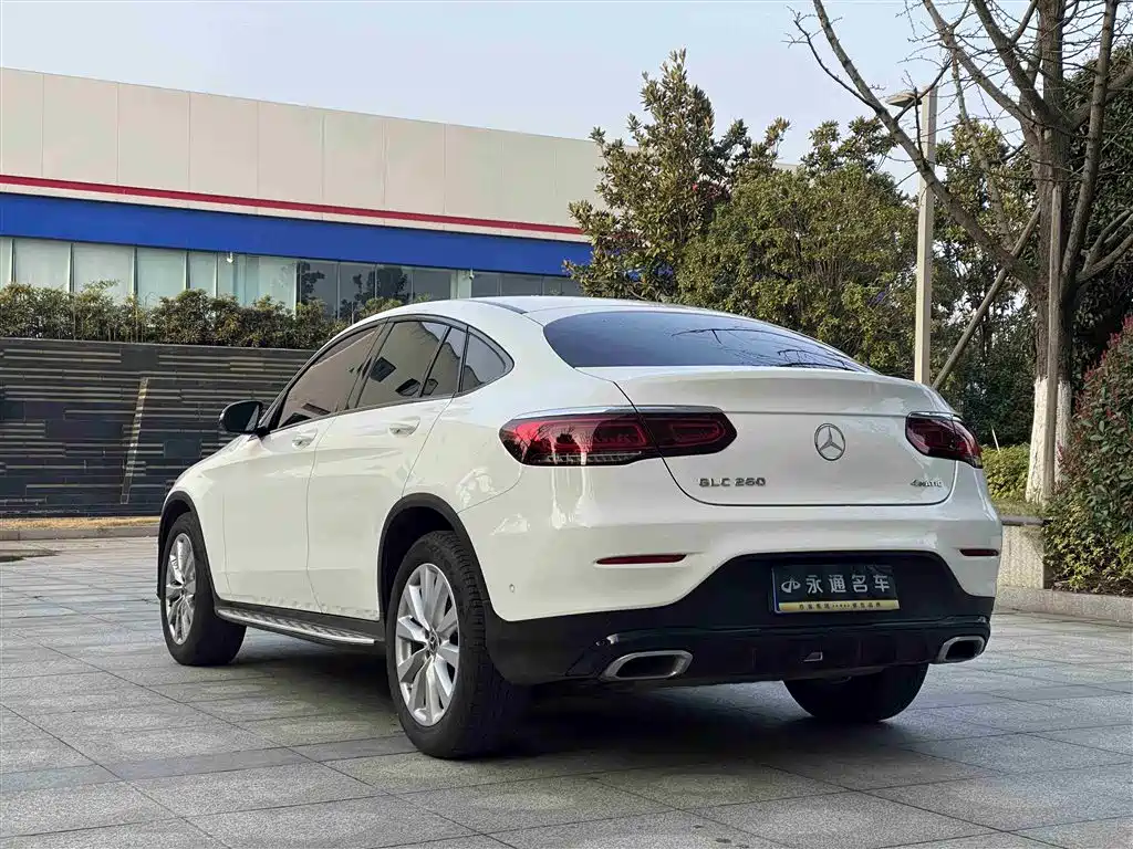Mercedes-Benz GLC Coupe 2020 GLC 260 4MATIC Coupe SUV фото 16