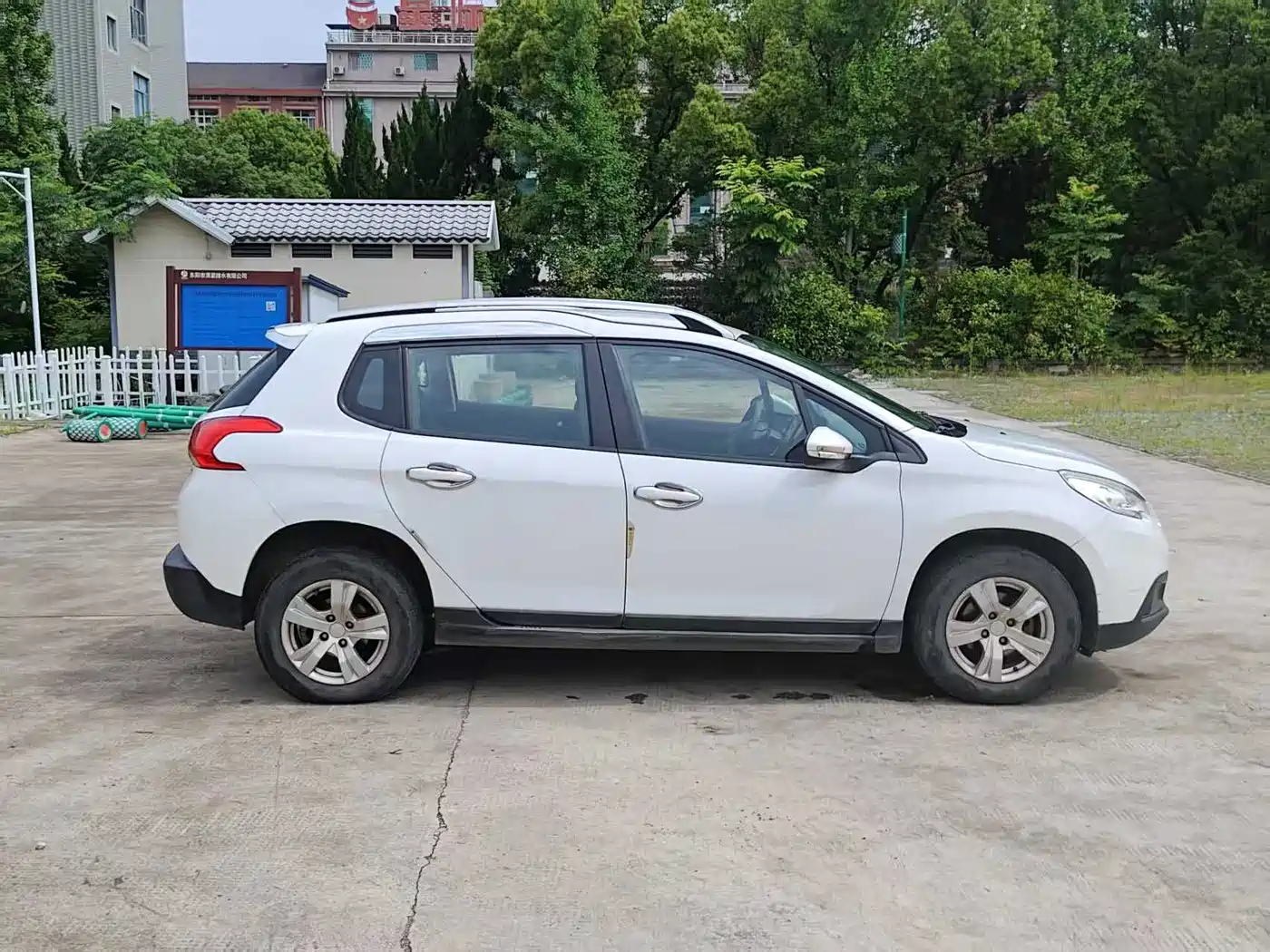 Peugeot 2008 2014 1.6L Automatic Trend Edition фото 4