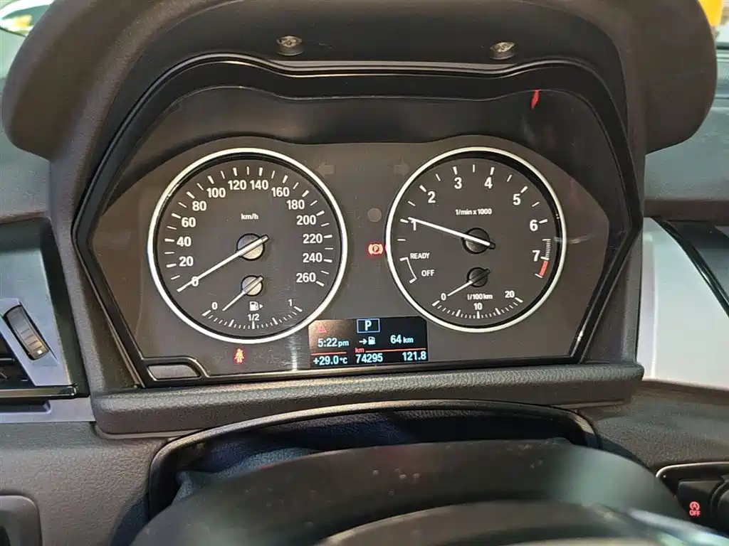 BMW 2 Series Touring 2016 218i Leading фото 12