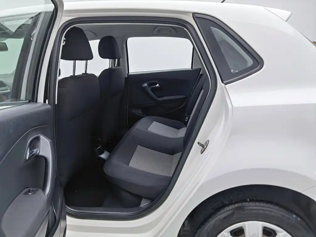 صورة 15 - Volkswagen Polo
