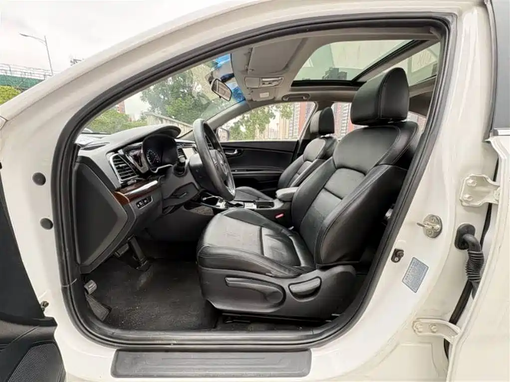 Kia K4 2014 1.8L Automatic GLS фото 4