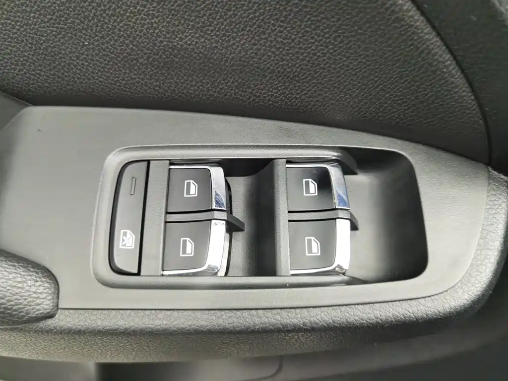 Photo 9 - Roewe RX5