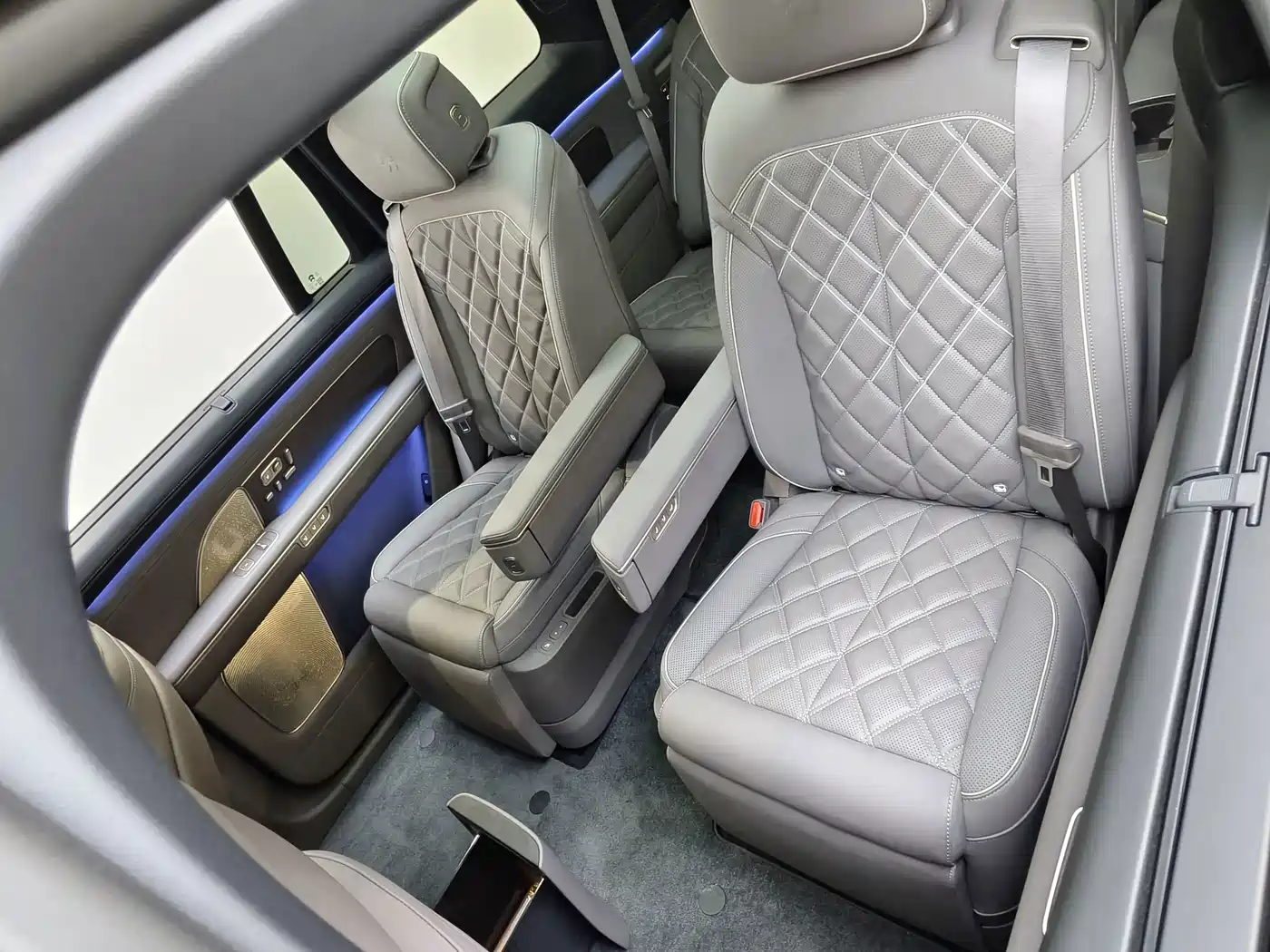 NIO ES8 2026 2025 Model 6-Seat Executive Luxury Edition