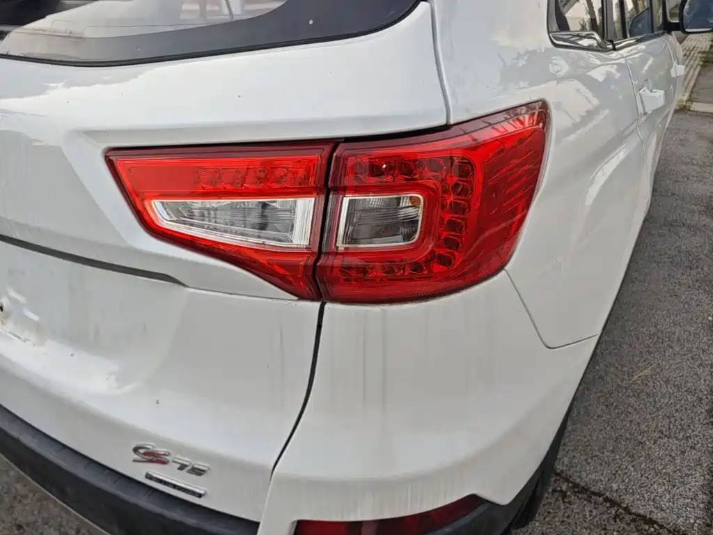 Фото 8 - Changan CS75
