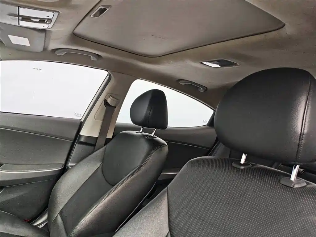 Hyundai Langdong 2015 1.6L Auto Exclusive фото 15