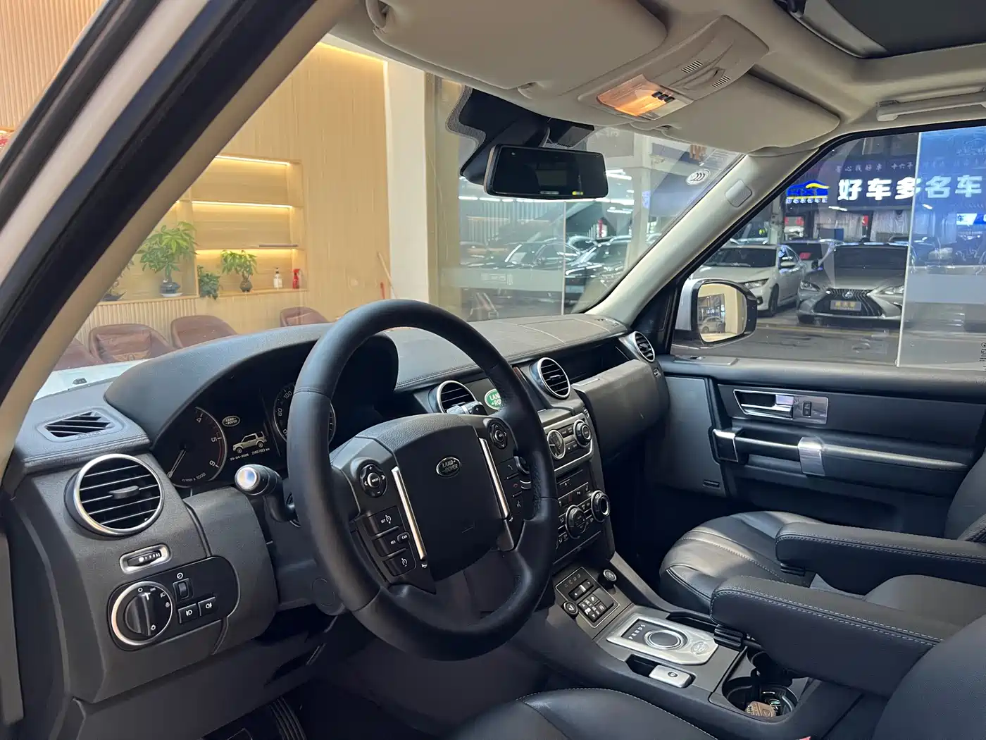 Land Rover Discovery 2015 3.0 SDV6 HSE Diesel фото 15