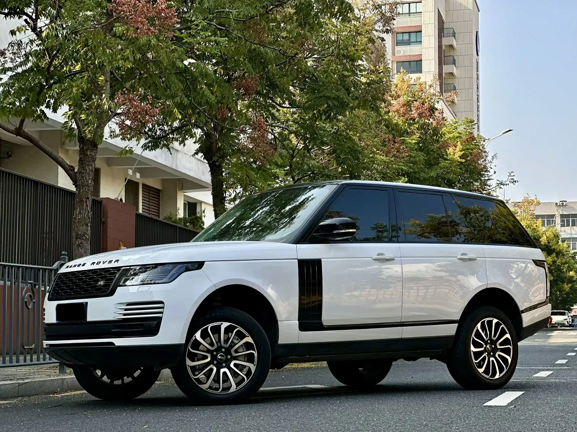 Фото 1 - Land Rover Range Rover